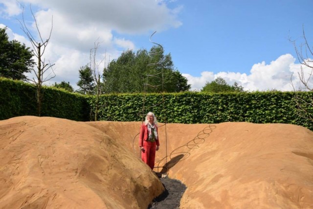 foto: Aad Wannet. Tuinfestival van Appeltern vanaf 20 mei 2017. In the hole; van Eveline Beukema van &quot;Buitenkans&quot;